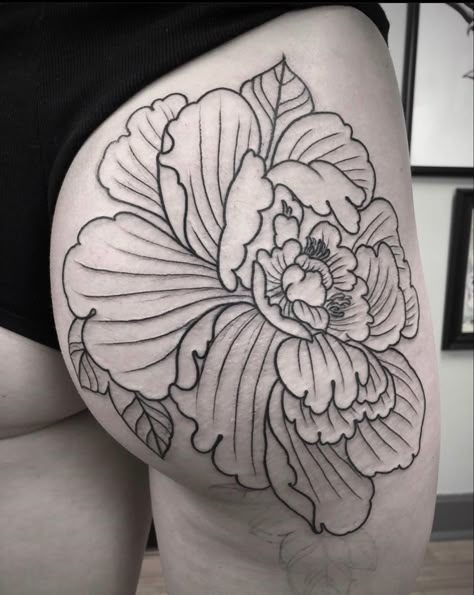 Japanese-traditional style peony tattoo. Bum Tattoos For Women, Knee Peony Tattoo, Traditional Style Peony Tattoo, Traditional Hip Tattoo, Thigh Tattoos Women Traditional, Peonies Traditional Tattoo, American Traditional Peonies, Japanese Traditional Peony Tattoo, Bum Tattoo Women