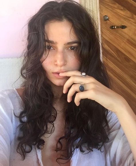 Se det här fotot av @elianagilrodriguez på Instagram • 772 gilla-markeringar Wellness Vacation, Gil Rodriguez, Good Face, Swedish Summer, Waves Curls, Clear Face, Model Face, Beauty Body, Interesting Faces