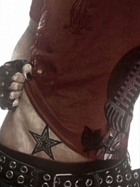 Bill Kaulitz Crop Top, Bill Kaulitz Boyfriend, Bill Kaulitz Waist, Bill Kaulitz Neck Tattoo, Bill Kaulitz Shirt Off, Bull Kaulitz, Bill Kaulitz Shirtless Pics, Bill Kaulitz Tongue Piercing, Tom Kaulitz Tattoo