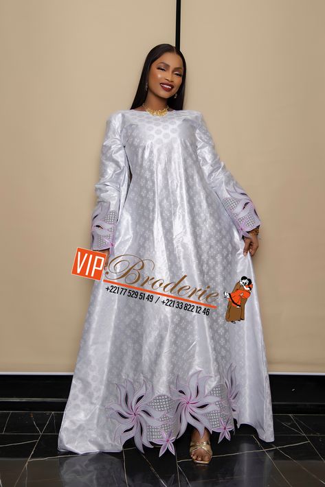 Senegalese Clothing, Senegalese Styles, Boubou Styles For Women, African Fabric Dress, African Dresses Modern, African Inspired Clothing, African Fashion Traditional, African Fashion Modern, African Fashion Women Clothing