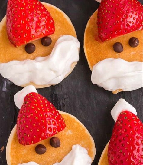 Mini Pancake Christmas, Santa Hat Pancakes, Preschool Brunch Ideas, Santa Waffles For Kids, Toddler Charcuterie Board Christmas, Toddler Christmas Recipes, Christmas Kids Breakfast Ideas, Christmas Food For Kids Dinner, Breakfast Board Christmas