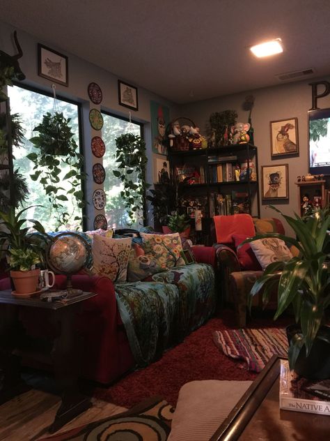 Boho Grunge Apartment, Goblin Core Apartment, Earth Tone Maximalist Bedroom, Cottage Core Maximalist Bedroom, Whimsigoth Living Room Aesthetic, Cluttered Living Room Aesthetic, Eclectic Cottage Core Decor, Cozy Maximalism Apartment, Whimsigothic Living Room