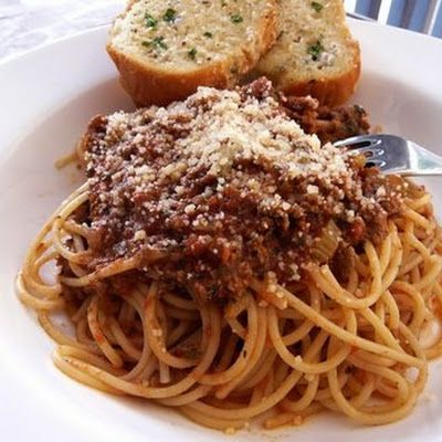 Italian Night Speghetti and Garlic Bread every Sunday Night! She makes the best garlic bread.. Spaghetti With Meat Sauce, Spaghetti With Meat, Italian Night, Spaghetti Meat Sauce, Italian Recipes Traditional, Bolognese Sauce, Pasta Sauce Recipes, Meat Sauce, Italian Pasta