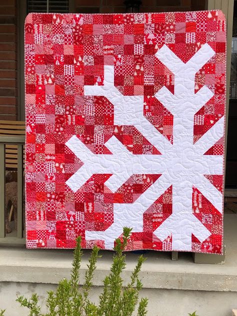 Christmas Quilts Patterns, Pixel Quilting, Christmas Quilting Projects, Snowflake Quilt, Slow Sunday, Christmas Quilt Blocks, Christmas Quilt Patterns, Quilts Patterns, Lap Quilts