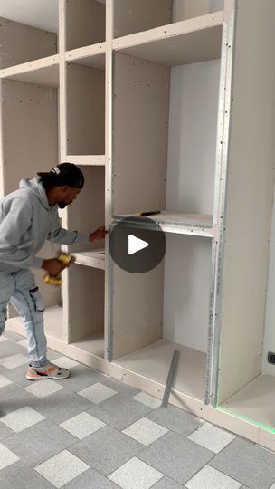 319K views · 4.4K reactions | Saludos amigos. Closet en drywall muy fácil y práctico. El video paso a paso lo estaré publicando mañana cuando esté todo listo. Bendiciones ✅✔️ @fans destacados MUNDO DRY-WALL.  TODO EN DISEÑOS Y ACABADOS DrywallDecoracioness A1 Fuentescardi Drywall #diseñospersonalizados #Diseñodeinterior #drywallrepair #drywall | Kmdrywall | Kmdrywall · Original audio Closet En Drywall, Drywall Ideas, Dry Wall, Shelf Unit, Drywall, Audio, Shelves, Wall, Closet