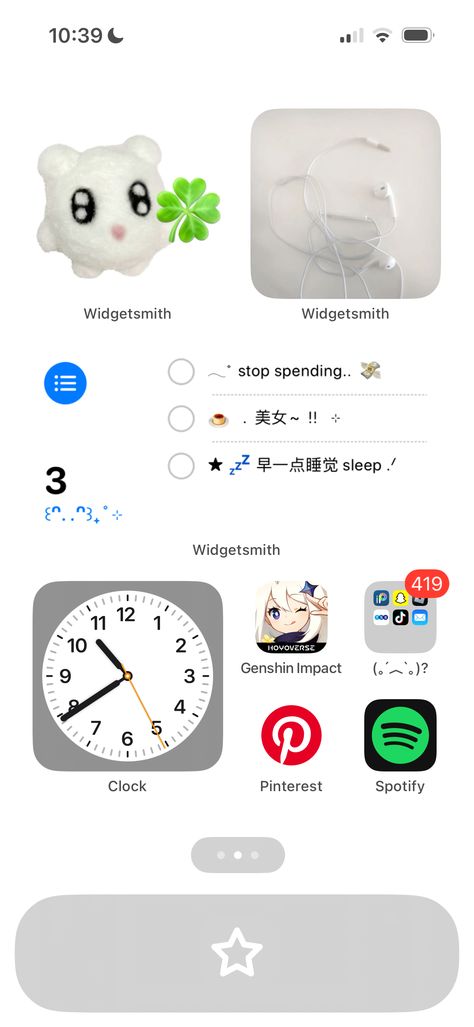 i made this one to use at school  (´∇｀'') Iphone 13 Homescreen, Iphone 13 Layout, Ios Phone Layout, Iphone Screen Layout, Phone Homescreen Layout, Minimalist Homescreen, Ios Organization, Ipad Layout, Lockscreen Ideas