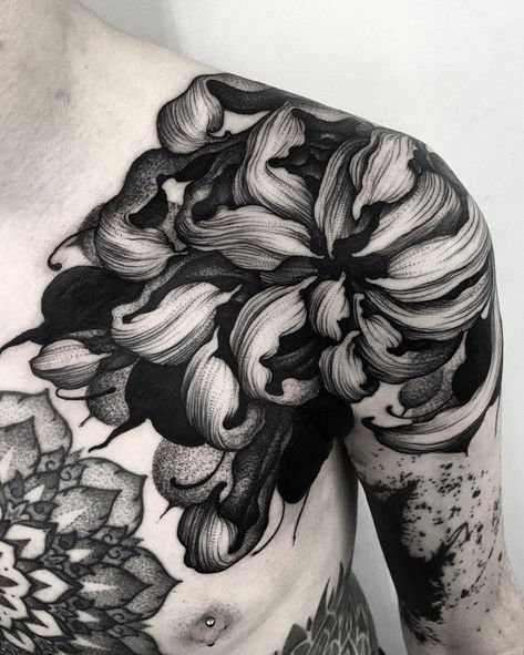 Chrysanthemum Shoulder Tattoo - 45 Beautiful Chrysanthemum Tattoo Ideas  <3 <3 Tattoo Ideas For Guys, Chrysanthemum Tattoo, Tattoo Trend, Michael Douglas, Inspiration Tattoos, Leg Tattoo, Trendy Tattoos, Skin Art, Chest Tattoo