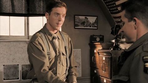 Winters Band Of Brothers, Richard Winters, Damian Lewis, Military Artwork, Band Of Brothers, Army Men, Most Beautiful Man, Band, Film