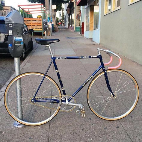 Njs Bike, Commuter Bike Style, Urban Bike Style, Bike Photos, Bicycle Track, Bike Aesthetic, Velo Vintage, Steel Bike, Retro Bike