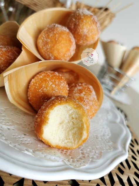 Beignet Recipe, Three Ingredient Recipes, Spicy Seasoning, Doughnut Recipe, Easy Treats, Three Ingredient, Delicious Dinner Recipes, Beignets, Sweet Snacks