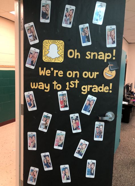 Snapchat Classroom Door ❤️ #ClassroomDoor #ClassroomDoorDecor #KindergartenTeacher #SnapchatClassroomDoor Oh Snap Bulletin Board Ideas, Open House Door Decorations School, Kindergarten Graduation Door Ideas, Oh Snap Look Whos In Kindergarten, Graduation Classroom Decorations, Graduation Door Decorations Classroom, Graduation Door Ideas, Graduation Classroom Door, Oh Snap Bulletin Board