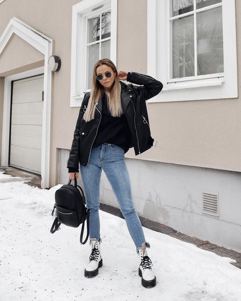 Instagram post by Karolin Andersson • Feb 5, 2019 at 3:40pm UTC White Combat Boots Outfit, Combat Boot Outfit, White Doc Martens, White Boots Outfit, White Combat Boots, Dr Martens Outfit, Outfit Botas, Doc Martens Outfit, Trend Clothes