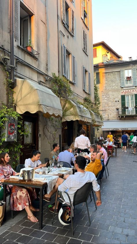 Italy Coffee Shop, Moroccan People, Tuscan Style Homes, Italy Coffee, Italian Cafe, Outdoor Cafe, People Watching, Tuscan Style, Cityscape Photos