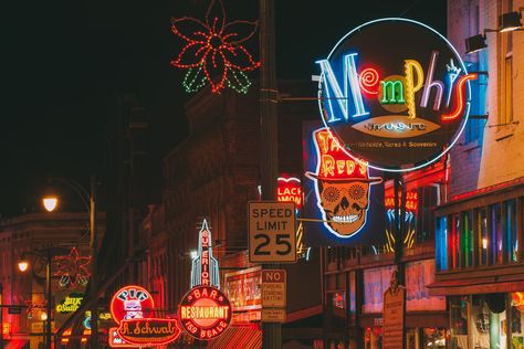 11 Very Best Things To Do In Memphis - Hand Luggage Only - Travel, Food & Photography Blog Beale Street, Blues Festival, Tennessee Vacation, Memphis Design, Memphis Tennessee, Furnishings Design, Memphis Tn, Free Things To Do, Camping Gifts