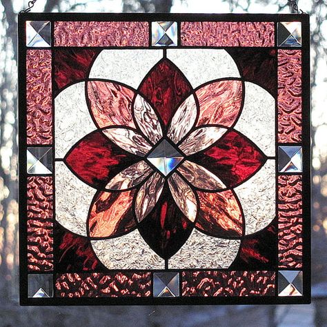 Stained Glass Starburst Beveled Panel Stained Glass Quilt, زجاج ملون, Making Stained Glass, Stained Glass Suncatchers, Stained Glass Flowers, Stained Glass Diy, Stained Glass Crafts, Art Stained, Stained Glass Designs