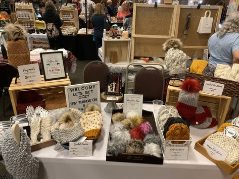 Craft Show: One Table Set Up- Breakdown of everything I use! - Sierra's Crafty Creations How To Display Knitted Items For Sale, One Table Booth Set Up, Knit Hat Display Craft Fairs, Crochet Craft Fair Table Set Up, Fall Craft Show, Boutique Tips, Craft Show Table, Merry Christmas Tag, Craft Fair Table