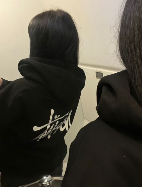 Stussy Outfit, Swag Aesthetic, Black Pfps, Pfp Black, Black Pfp, Stussy Hoodie, Selfie Ideas Instagram, Foto Vintage, Cute Couple Selfies