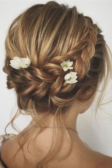 Check out our photo gallery and find the trendiest wedding hairstyles for short hair. With our ideas, you will look truly fabulous! Fishtail Braids, Wedding Hairstyles Medium Length, Elegant Wedding Hair, Best Wedding Hairstyles, Trendy Wedding Hairstyles, Wedding Hair Inspiration, Short Wedding Hair, Braided Hairstyles For Wedding, Wedding Hairstyles Updo