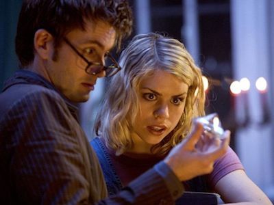 TV Line's TV Couples they miss most for Valentine's Day. I personally only agreed with a few (though I liked at least half) but I definitely agreed with The Doctor and Rose Tyler! Seriously one of the best couples ever. 10th Doctor And Rose, Doctor Who Rose, Rose And The Doctor, Doctor Who 10, Best Tv Couples, Billie Piper, 10th Doctor, Rose Tyler, Tenth Doctor