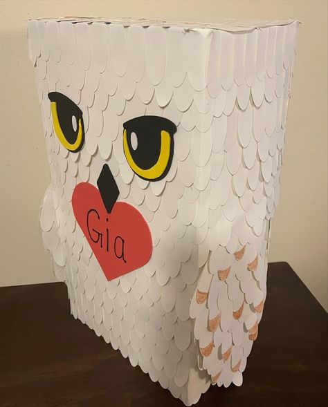 Valentine Box Harry Potter, Hedwig Valentine Box Ideas, Surprise Harry Potter, Harry Potter Valentine Box Ideas, Harry Potter Valentines, Valentines Class Party, Diy Valentines Box, Valentine Boxes For School, Harry Potter Owl