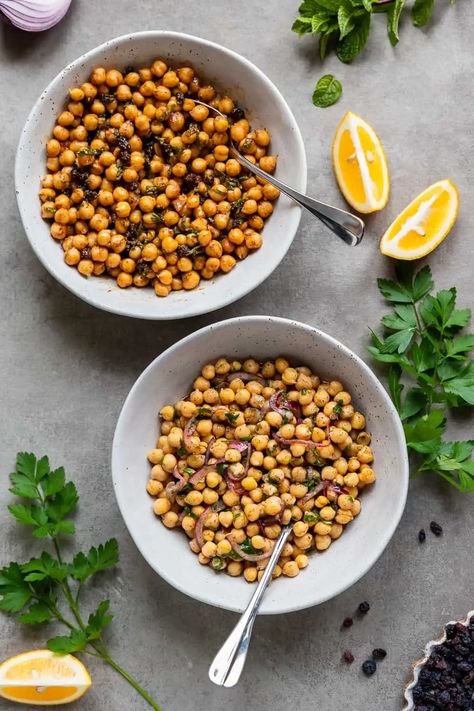 Marinated Chickpeas (2 Ways, Ready in 15 minutes) Stewed Green Beans, Marinated Chickpeas, Bruschetta Toppings, Vegan Feta Cheese, Green Beans Recipe, Lemon Green Beans, Spiced Chickpeas, Vegan Parmesan Cheese, Chickpea Recipes