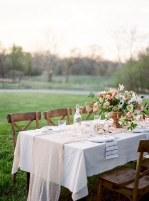 Cheese Cloth Runner, French Chateau Wedding Inspiration, Romantic Wedding Receptions, Countryside Style, Outdoor Dinner Parties, Romantic Wedding Inspiration, Wedding Tablecloths, Countryside Wedding, Table Runners Wedding