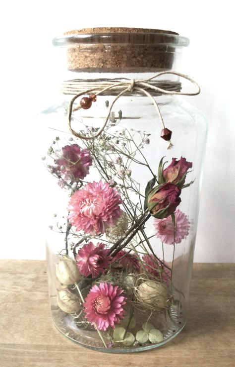 Simple Floral Decor, Dried Flower Crafts, Dried Flowers Crafts, Dried Flowers Diy, Deco Champetre, Pressed Flower Crafts, Deco Nature, Floral Home Decor, Soyut Sanat Tabloları