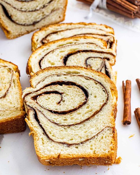 Raisin Recipes Baking, Cinnamon Swirl Bread Recipe, Swirl Bread Recipe, Cinnamon Bread Easy, Raisin Recipes, Homemade Croissants, Cinnamon Swirl Bread, Swirled Bread, Crumpets