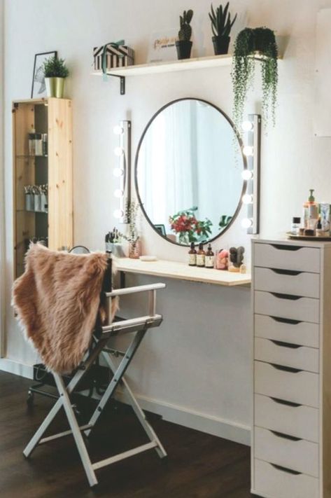 32 Stylish Home Makeup Room Ideas That All Women Must Have | Home Design And Interior Diy Storage Space, Built In Dressing Table, Makeup Room Diy, Diy Makeup Storage, Desain Pantry, Makeup Room Decor, Diy Vanity, Vanity Room, Bedroom Vanity