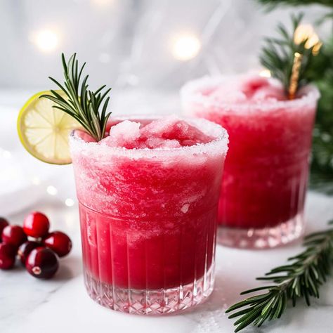 Cranberry Vodka Slush Vodka Slush Recipe, Whiskey Slush, Slushy Alcohol Drinks, Vodka Cranberry Cocktail, Vodka Slush, Hacks For Home, Christmas Cranberry, Cranberry Drinks, Slush Recipes