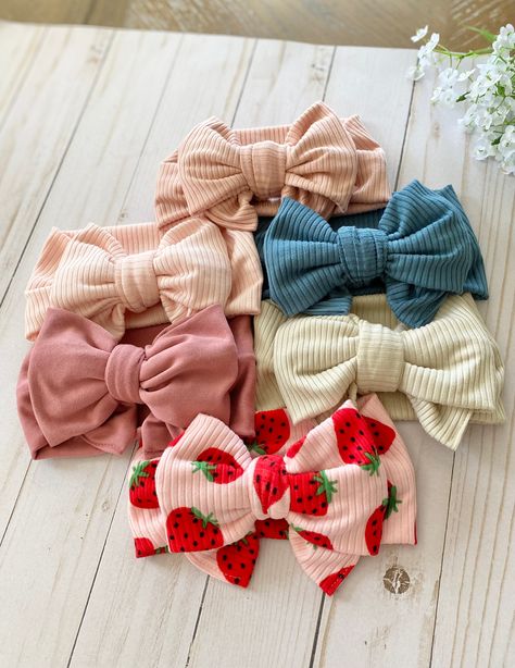 🔸Super soft hand made bow headband for baby girl.   It is suitable for preemie and smaller than average size newborn.   🔸Headband is about 10 inches around un-stretched.  It stretches out to be about 13 inches around so it can be enjoyed as baby grows. The band is about 2.5 inches wide and can be scrunched to make it narrower.  Bow is about 4 inches across, and is hand-tied and not glued or sewn on.  🔸Bow can be displayed in 2 styles - with tails out or tucked in.  Headband will be shipped wi Baby Headbands Diy, Woman Costumes, Infant Headbands, Preemie Baby, Newborn Bows, Bow Headbands, Preemie Babies, Baby Head Wrap, Headband Bow