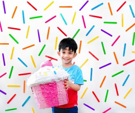 DIY Sprinkles backdrop with popsicle sticks Sprinkles Backdrop, Diy Sprinkles, Diy Photo Backdrop, Photo Backdrops, Diy Backdrop, Rainbow Sprinkles, Party Backdrop, Diy Photo, Photo Backdrop