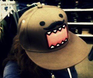 My Domo hat :) Domo Clothes, Domo Kun Clothes, Scene Hats, Domo Hat, Domo Pfp, 2000s Scene, Scene Goth, Scene Girl, Scene Core