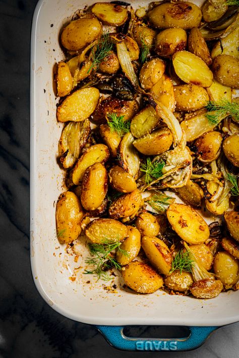 Ways To Eat Potatoes, Potatoes Roasted, Fennel Recipes, Fruit Pastries, Roasted Fennel, Yellow Potatoes, Easter Menu, Light Meals, Brown Table