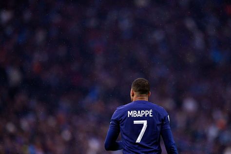 Psg Mbappe, Aesthetic Football, Football Pictures, Soccer Pictures, Football Wallpaper, Laptop Wallpaper, Wallpaper Pc, Ipad Wallpaper, Real Madrid