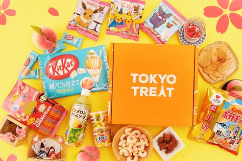 Popular Japanese Snacks, Japanese Snack Box, Tokyo Treat, Food From Different Countries, Japanese Candy Snacks, Strawberry Mochi, Japanese Treats, Japanese Drinks, Japanese Candy