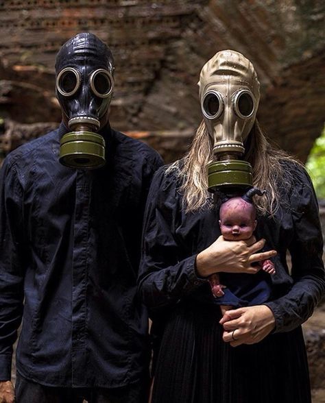 A couple in Gas Mask (I want a BABY!!!) Gas Mask Halloween Costume, Gas Mask Photoshoot, Gas Mask Couple, Boundaries With Toxic People, Mask Photoshoot, Creepy Photography, Bio Hazard, Peaky Blinders Characters, Gas Mask Art