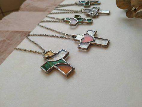 Stained Glass Crosses Crismas Gift for Christian Goddaughter - Etsy Crismas Gift, Holy Spirit Art, Hipster Jewelry, Diy Stained Glass Window, Suncatcher Diy, Stained Glass Gifts, Honeycomb Necklace, Spirit Art, Custom Stained Glass