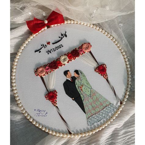 Couple Embroidery, Wedding Embroidery Hoop, Embroidery Hoop Art Diy, Punjabi Culture, Wedding Hoop, Embroidery Wedding, Wedding Embroidery, Floral Embroidery Patterns, Hoop Embroidery