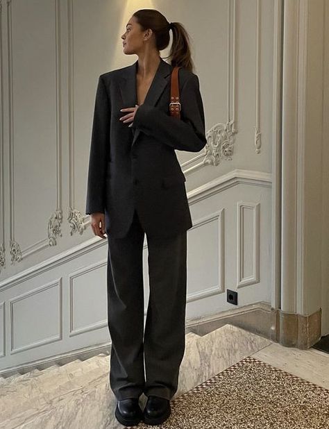 Bissness Woman Outfit, Bussines Casual Woman Outfit Summer, Gala Suit Women, Business Core Women, Office Outfit Aesthetic, Businesswoman Outfit, Suit Pants Outfit, Stile Hijab, Chique Outfits