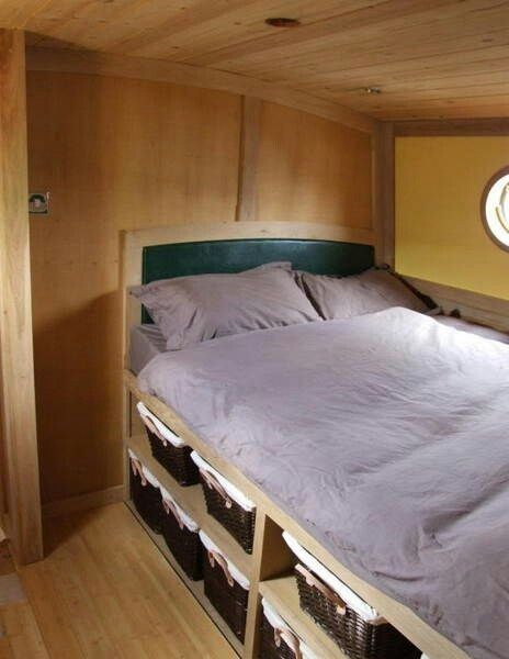 Storage Houseboat Design, Canal Boat Interior, Narrowboat Interiors, Boat House Interior, Boat Interior Design, Houseboat Living, Boat Storage, Urban Interiors, Boat Interior