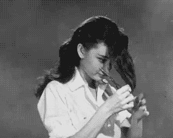 Adry Hepburn, Audrey Hepburn Gif, People With Glasses, Roman Holiday, Cut Her Hair, My Fair Lady, Walt Disney Pictures, Moon River, Golden Age Of Hollywood