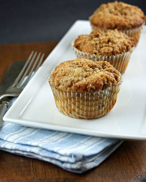 Fig Muffins with Brown Sugar Crumb Topping. This takes me back to Africa! Fig Muffins, Fig Cake, Fig Bars, Sweet Muffin, Fig Recipes, Fig Jam, Crumb Topping, Yummy Cupcakes, Morning Food