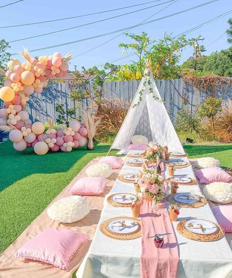 Picnic Party Decorations, Restaurants For Birthdays, Backyard Party Decorations, Picnic Birthday Party, Outdoors Birthday Party, Backyard Birthday, Party Setup, Picnic Birthday, Outdoor Party Decorations