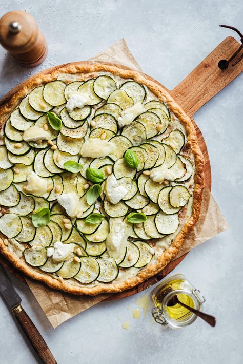 Tarte Fine Courgette, Chèvre & Basilic - Lilie Bakery Tart Recipes Savory, Zucchini Tart, Gordon Ramsay Recipe, Tarte Fine, Tomato Tart, Food Inc, Food Crush, Homemade Pesto, Zucchini Recipes