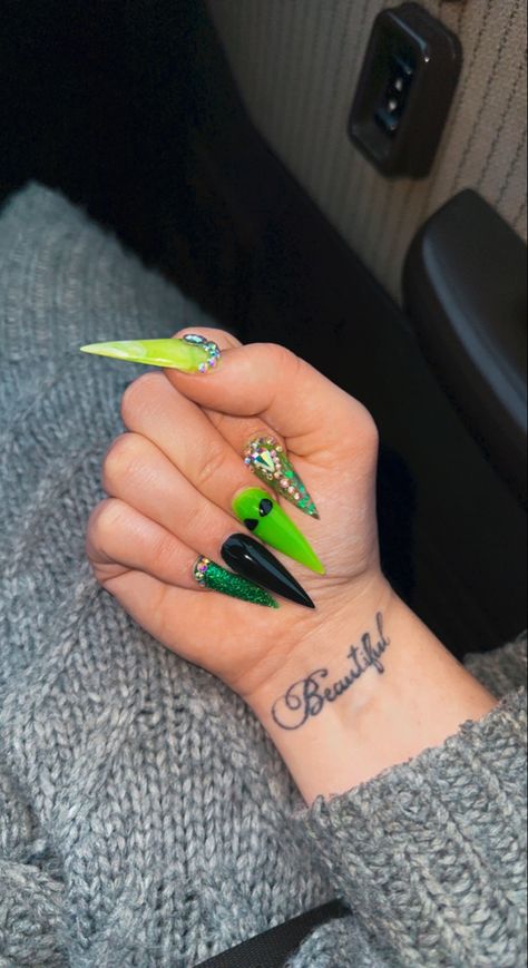 Green rhinestones nails alien space neon nails Alien Nails Design, Alien Nails, Space Neon, Rhinestones Nails, Nail Glam, Neon Nails, Rhinestone Nails, Nails Design, Halloween Nails