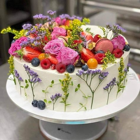 Flowers Fantasy Art, Cake Styling, Spring Cake, Wedding Sweets, 18th Birthday Cake, Berry Cake, Rustic Cake, Cake Designs Birthday, Love Cake