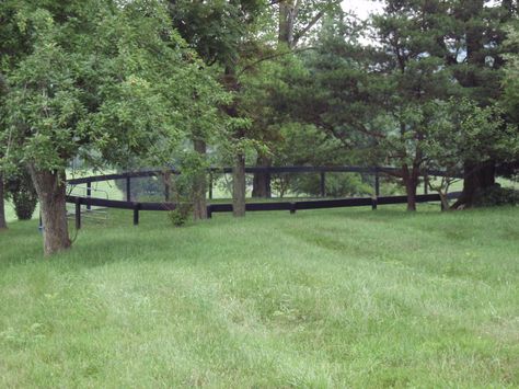 Horse Round Pen, Farm Outbuildings, Round Pens For Horses, Horse Obstacles, Paddock Paradise, Horse Jumps, Horse Arena, Dream Stables, Horse Fencing