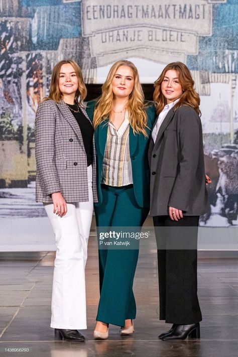 Princess Amalia Netherlands, Princess Amalia, Dutch Princess, Princess Alexia, Dutch Royalty, Queen Máxima Of The Netherlands, Prince William And Catherine, Pose For The Camera, Stylish Photo Pose