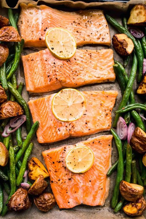 Sheet Pan Salmon, Easy Weeknight Dinners Healthy, Quick Meals To Make, Pan Salmon, Dinners Healthy, Seafood Meals, Sheet Pan Dinners Recipes, Healthy Family Dinners, Veggie Meals